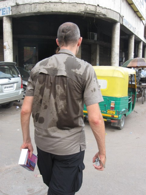 Kristof, just strolling around in Kalkuta, North India, supposed to be cooler...right, but with a close to 90 % humidity, it doesn't help much...