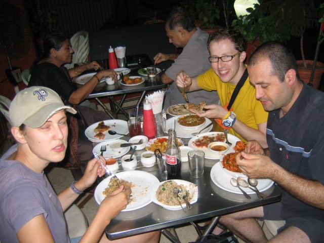 Maarten got happy too, Sofie was still sleepy and Jo already started...though Maarten didn't know yet how spicy this plate was...