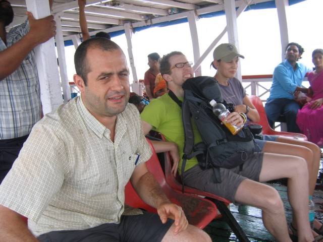 The bumpy boat ride from Gate of India to Elephant Island...Maarten's breakfast had a hard time and decided to choose split ways and hit the rough seas