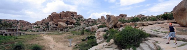 One panoramic view of Hampi, just before the climb