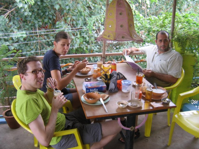 breakfast @ our Hampi hotel, very western style, oatmeal, juices, tea, coffee...pleasant change with all the hot Indian food