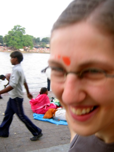 Sofie got dotted, visiting the monkey temple, Maarten barely avoided it