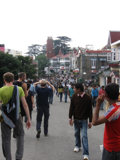 up in Shimla, a cooler place up in the lower mountains for the hot summers, we discovered a nice vibrant city, the guy with the hat is Xavier, the french architect