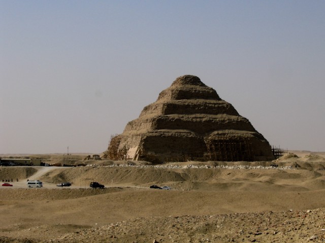 Dan maar naar de arme-mens piramides. Hier is de Saqqara step piramide